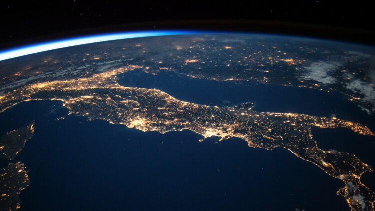 UNIVERSOS EM MOVIMENTO