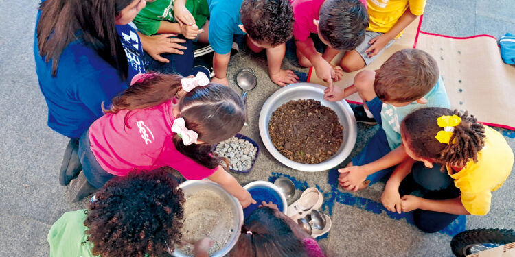 UM “POR QUÊ?” PUXA O OUTRO: O BRINCAR COMO PERCURSO PARA UM FUTURO MAIS SUSTENTÁVEL