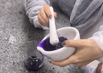 QUÍMICA CONTEXTUALIZADA: DA PRÁTICA À REFLEXÃO CRÍTICA